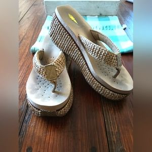 Women's Volatile Island wedge flip flop sandals beige sz 8